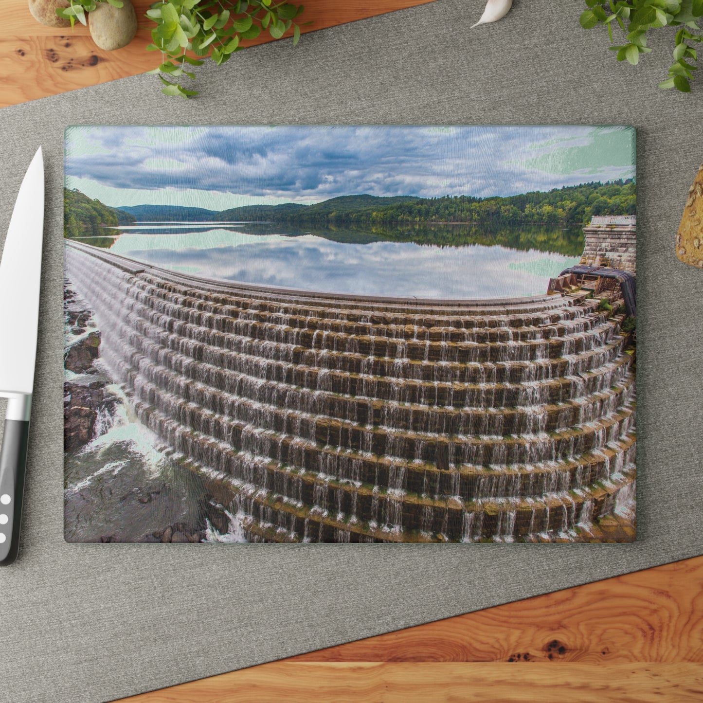 Top of CROTON DAM Glass Cutting Board